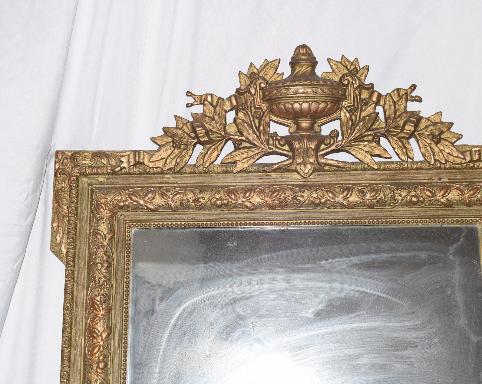 A FRENCH NAPOLEON III GILT GOLD STUCCOED MIRROR - Image 3