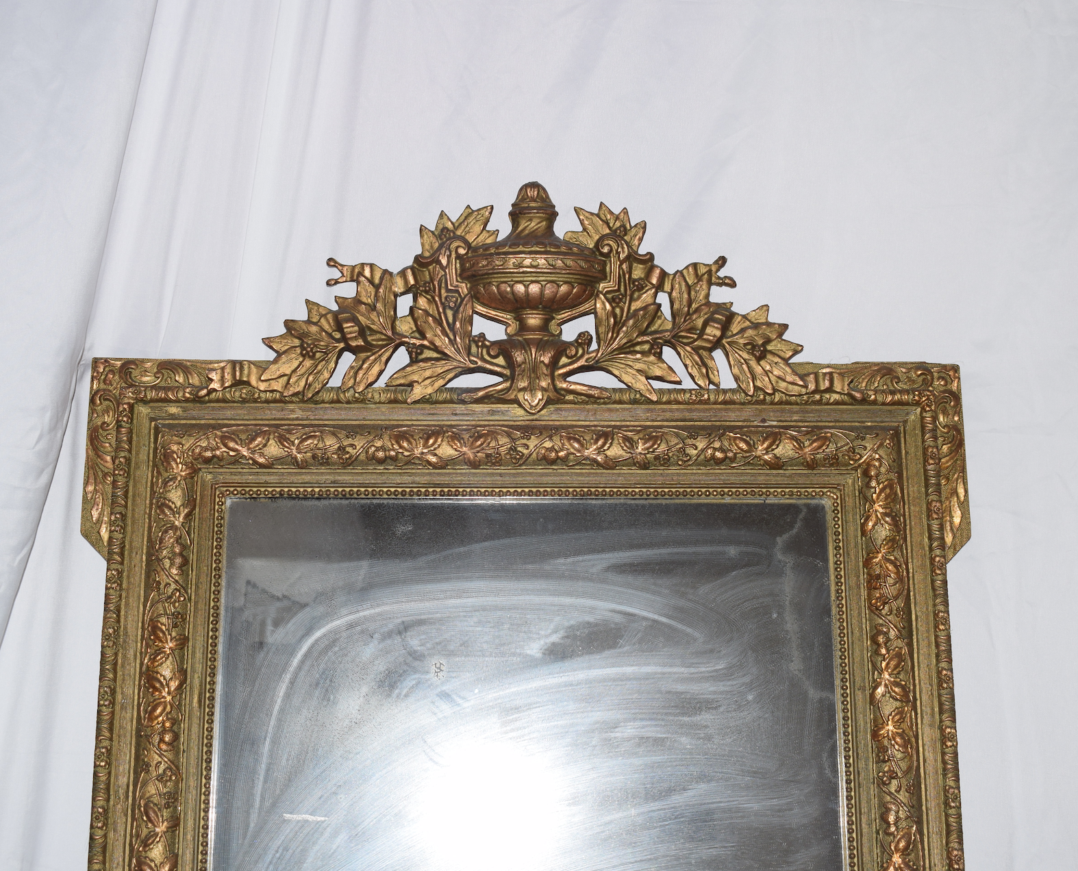 A FRENCH NAPOLEON III GILT GOLD STUCCOED MIRROR - Image 4