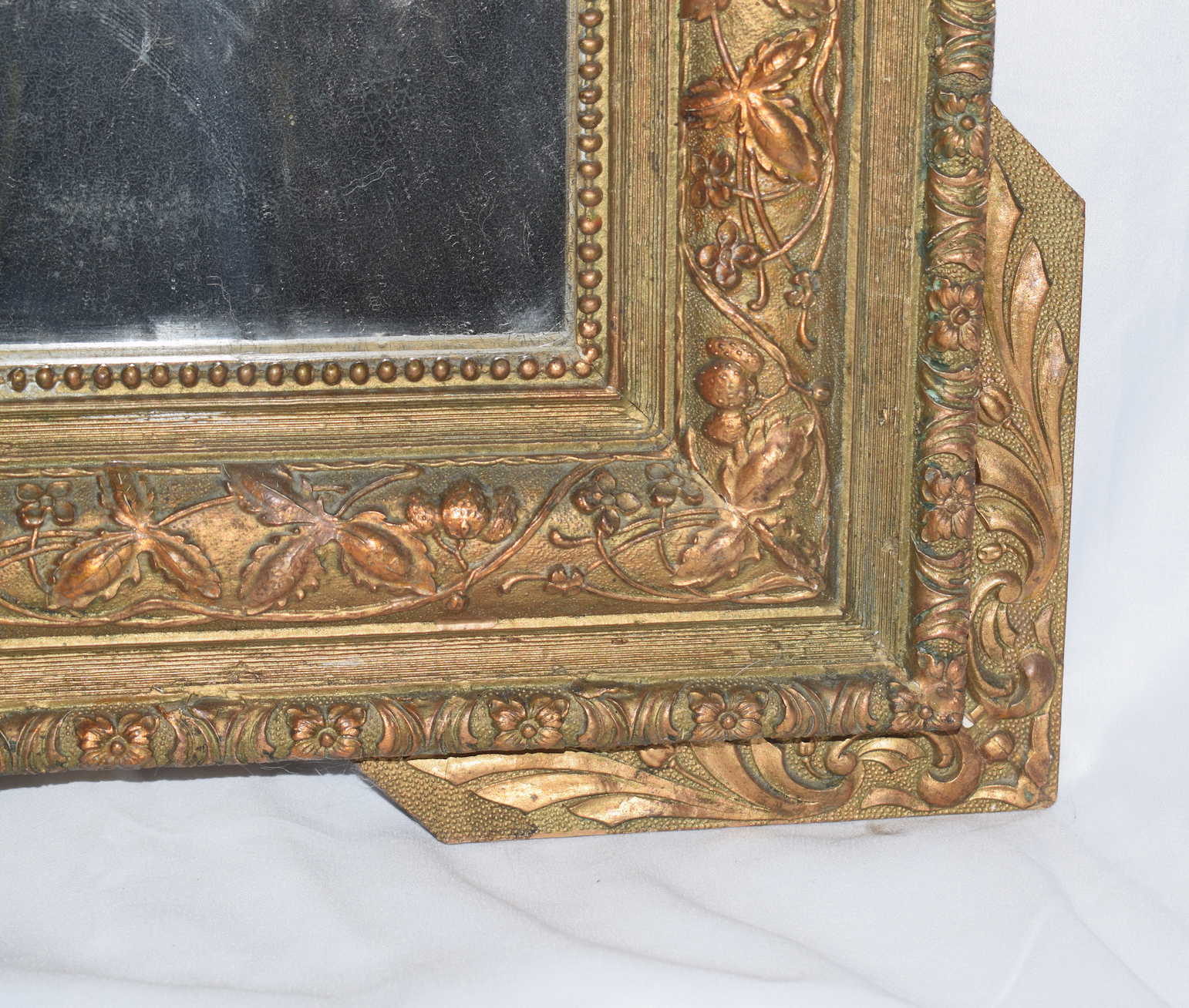A FRENCH NAPOLEON III GILT GOLD STUCCOED MIRROR - Image 6