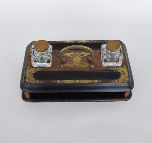 A ENGLISH VICTORIAN (1837-1901) DESK TIDY