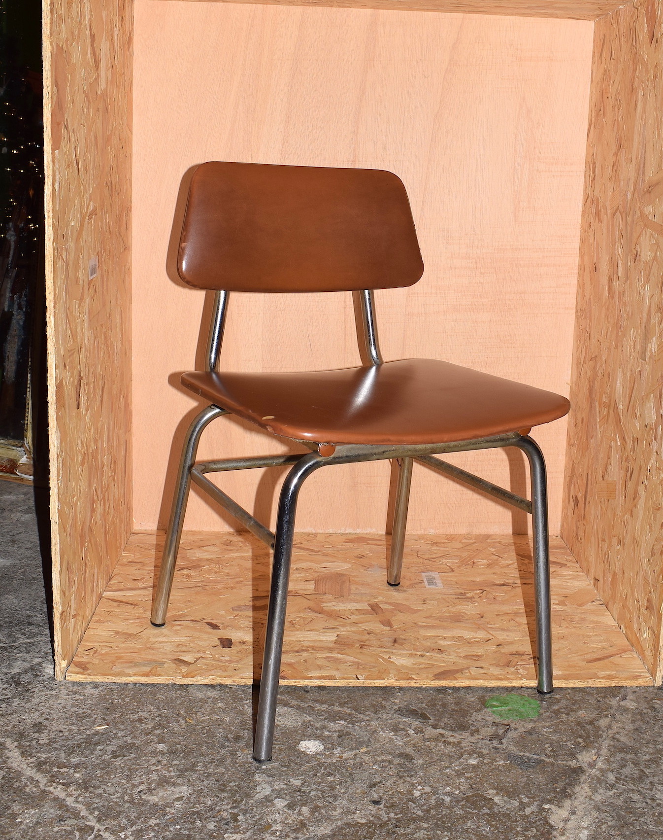 MID-CENTURY INDUSTRIAL CHROME & BROWN VINYL CHAIR, CIRCA 1960s - Image 2