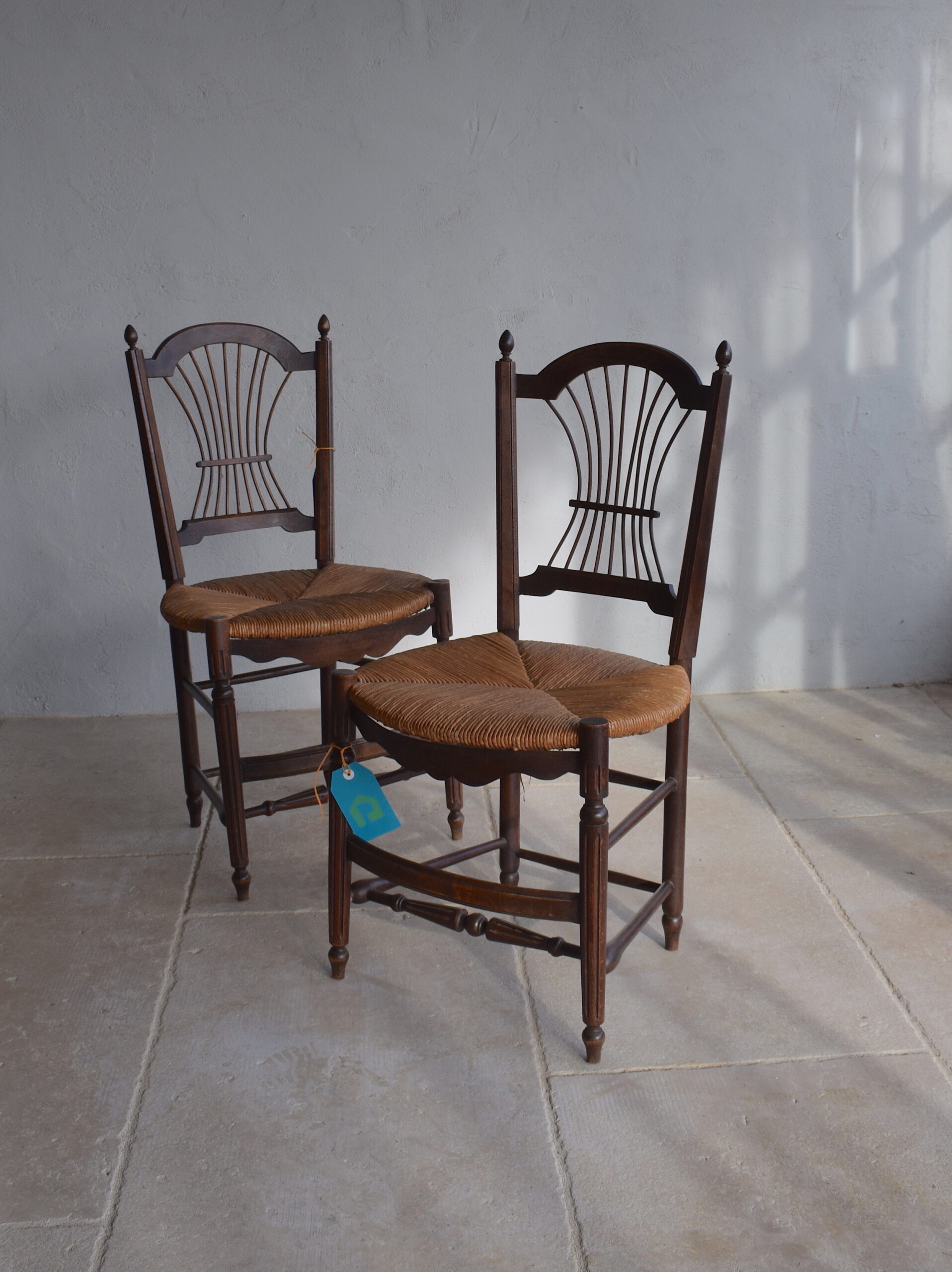 A PAIR OF 1930s FRENCH DINING CHAIRS WITH RUSH SITTING - Image 2