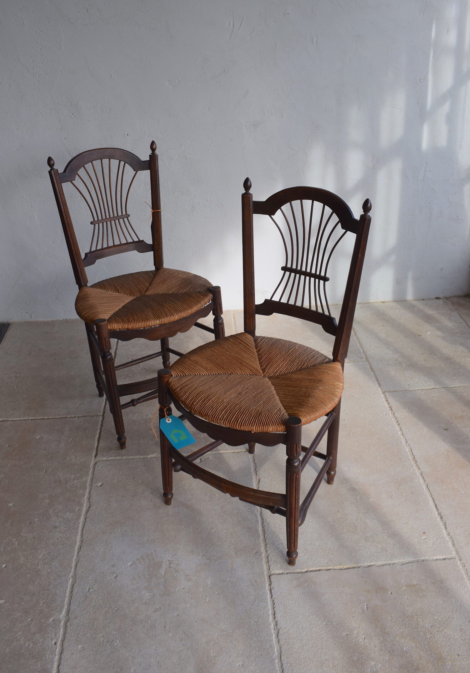 A PAIR OF 1930s FRENCH DINING CHAIRS WITH RUSH SITTING - Image 3