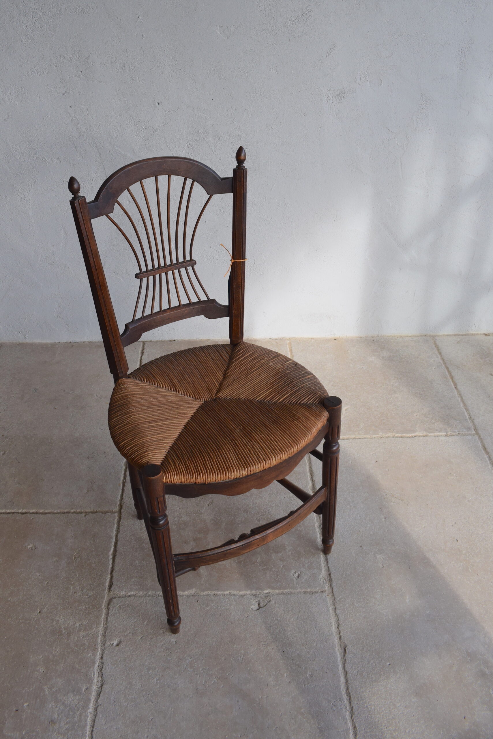 A PAIR OF 1930s FRENCH DINING CHAIRS WITH RUSH SITTING - Image 4