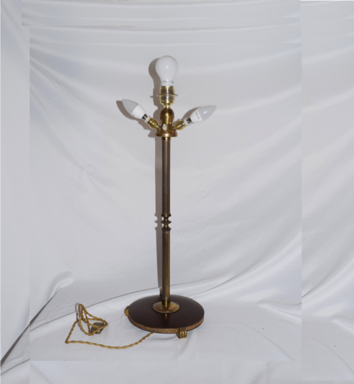 A 1940s FRENCH TABLE LAMP IN A NEOCLASSICAL STYLE