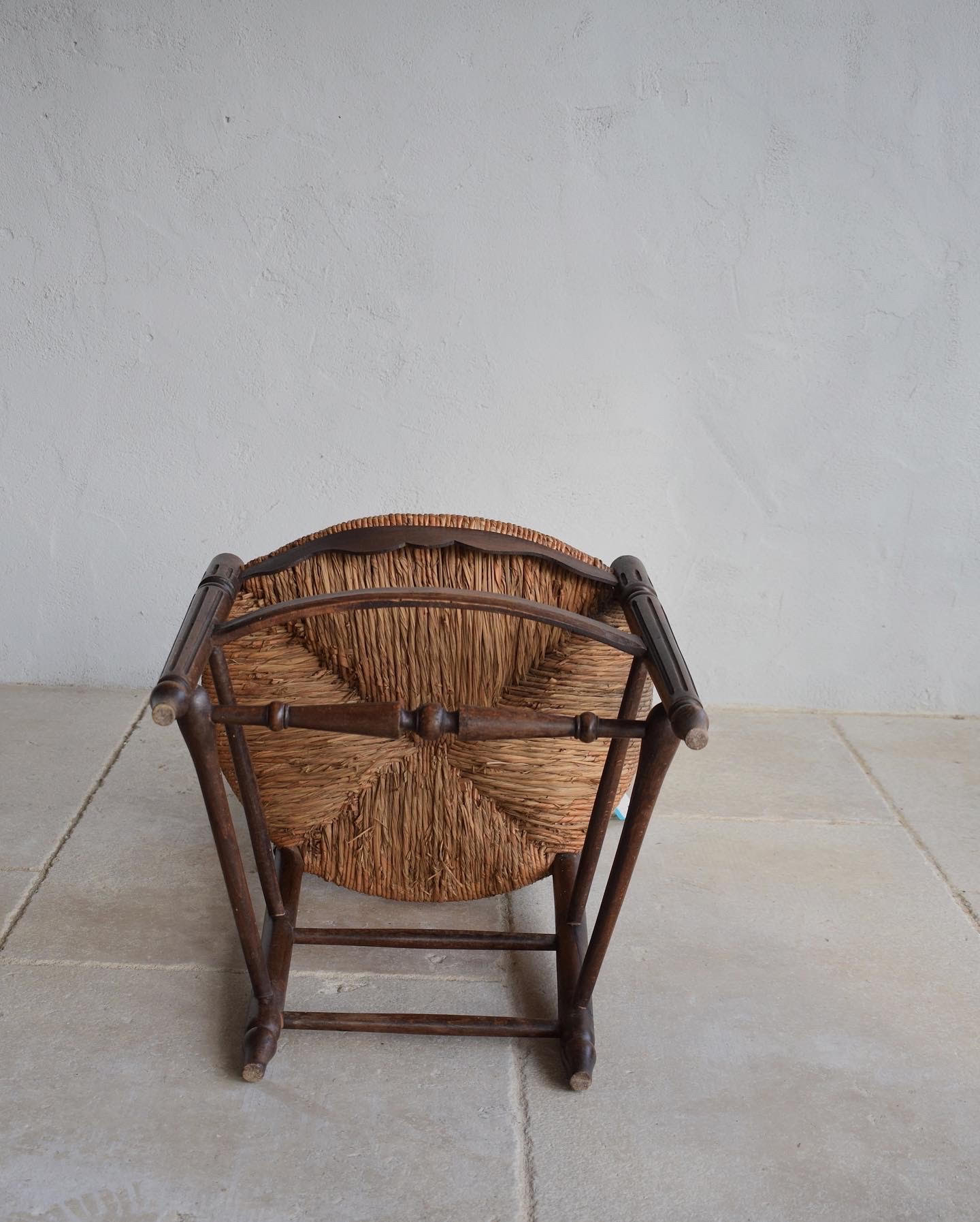A PAIR OF 1930s FRENCH DINING CHAIRS WITH RUSH SITTING - Image 12