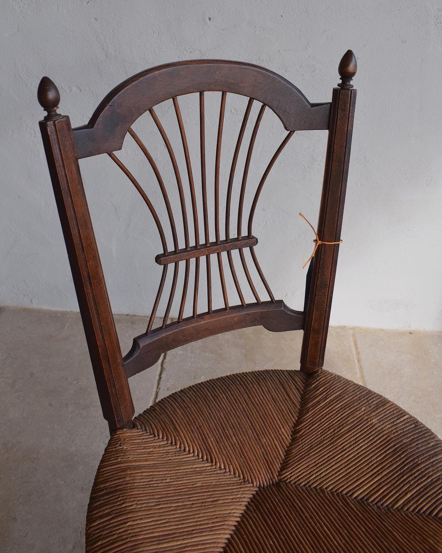 A PAIR OF 1930s FRENCH DINING CHAIRS WITH RUSH SITTING - Image 13
